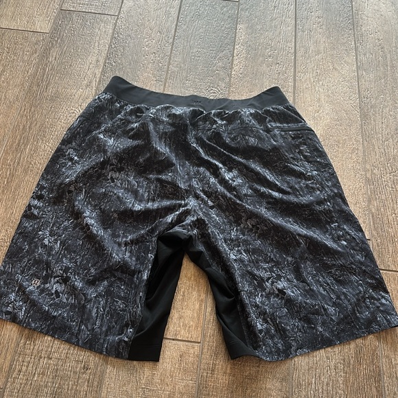 Black and grey Mens Lululemon shorts - Picture 2 of 3